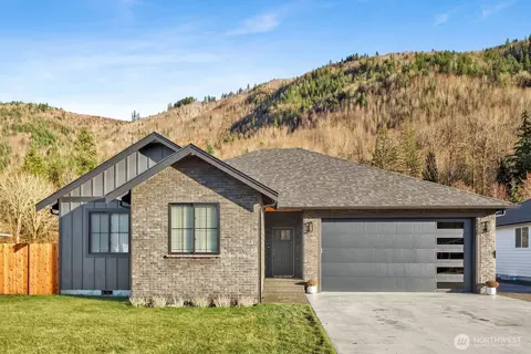 8228 Gold Run Dr, Maple Falls, WA 98266