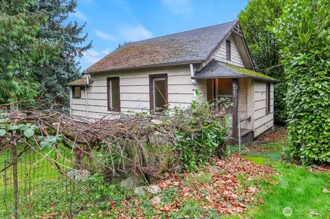 8442 24th Ave SW, Seattle, WA 98106