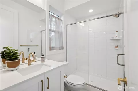 Bath - 18913 99th Pl NE #C, Bothell, WA 98011 photo 1 of 6