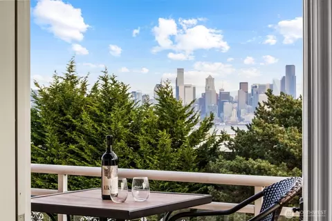1527 California Ave SW #401, Seattle, WA 98116