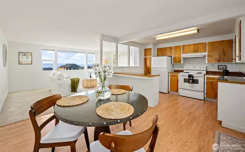Dining - 2112 Rucker Ave #6, Everett, WA 98201 photo 1 of 2