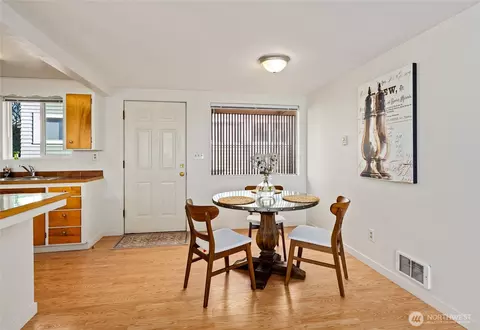 Dining - 2112 Rucker Ave #6, Everett, WA 98201 photo 2 of 2