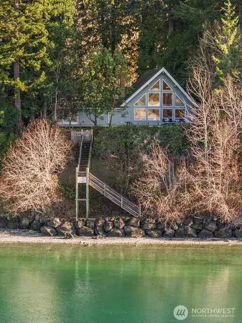 16273 Reitan Rd NE, Bainbridge Island, WA 98110