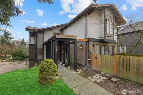 9256 Interlake Ave N, Seattle, WA 98103