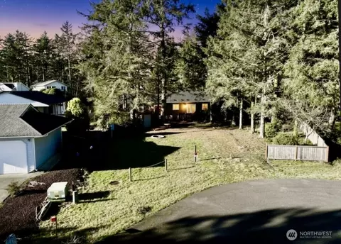 840 Bay View Ct SE, Ocean Shores, WA 98569