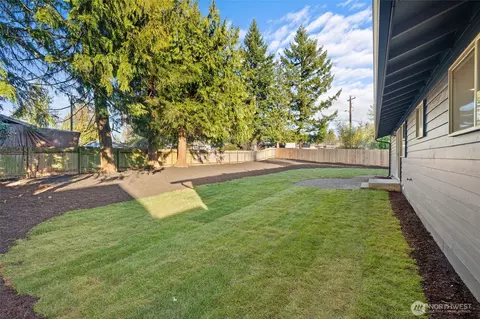 Exterior - 21105 7th Ave W, Bothell, WA 98021 photo 2 of 3