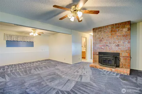 Living - 7208 Yew St, Everett, WA 98203 photo 5 of 5