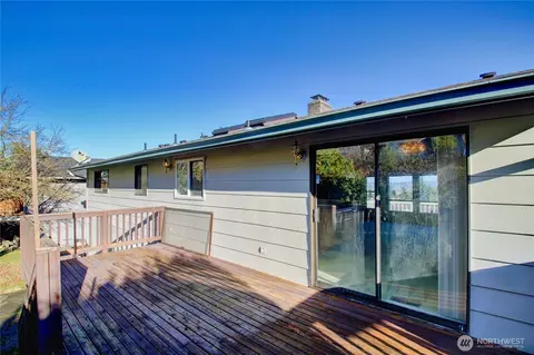 Exterior - 7208 Yew St, Everett, WA 98203 photo 5 of 9