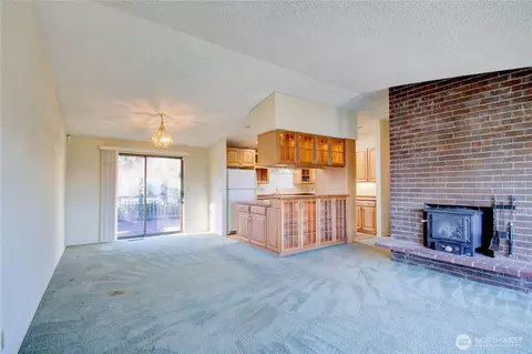 Living - 7208 Yew St, Everett, WA 98203 photo 3 of 5