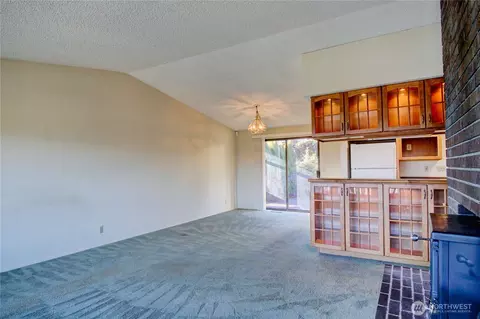 Living - 7208 Yew St, Everett, WA 98203 photo 2 of 5