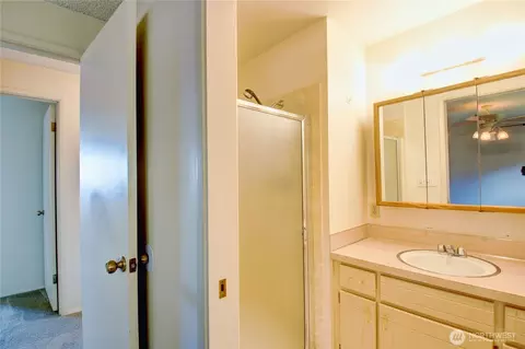 Bath - 7208 Yew St, Everett, WA 98203 photo 1 of 2