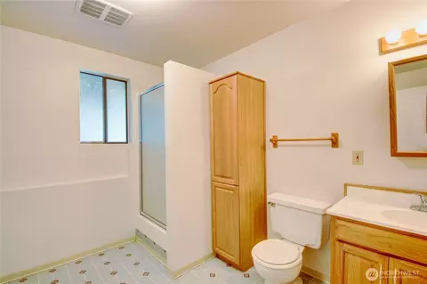 Bath - 7208 Yew St, Everett, WA 98203 photo 2 of 2