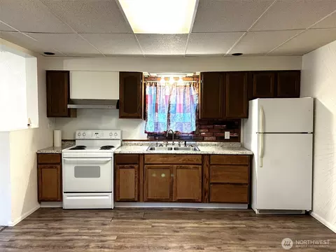 Kitchen - 537 16th, Longview, WA 98632 photo 1 of 2