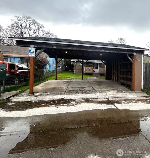Exterior - 537 16th, Longview, WA 98632 photo 3 of 3