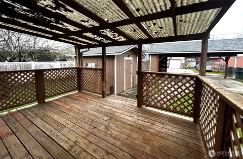 Exterior - 537 16th, Longview, WA 98632 photo 2 of 3