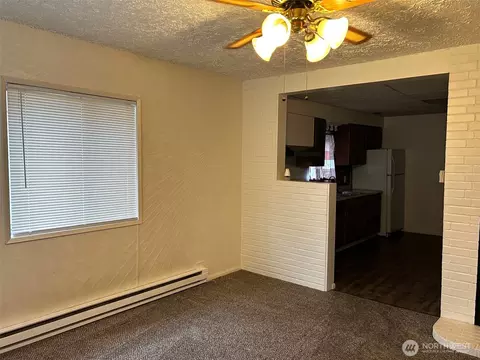 Living - 537 16th, Longview, WA 98632 photo 1 of 2