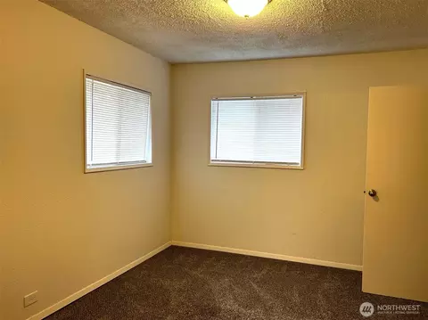 Bedroom - 537 16th, Longview, WA 98632 photo 2 of 2