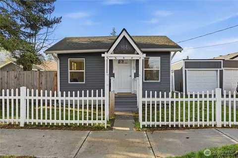 612 7th St NW, Puyallup, WA 98371