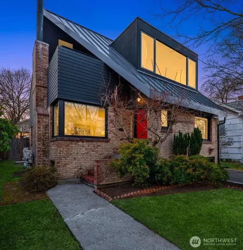 5221 37th Ave NE, Seattle, WA 98105