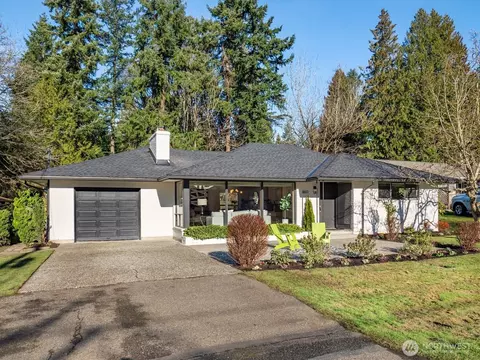 8611 Holly Ln, Edmonds, WA 98026