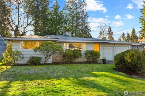 323 NW 202nd St, Shoreline, WA 98177