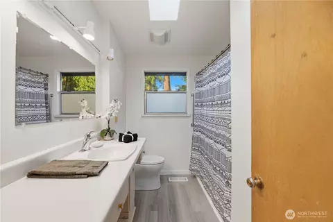 Bath - 9004 NE 178th St, Bothell, WA 98011 photo 1 of 2
