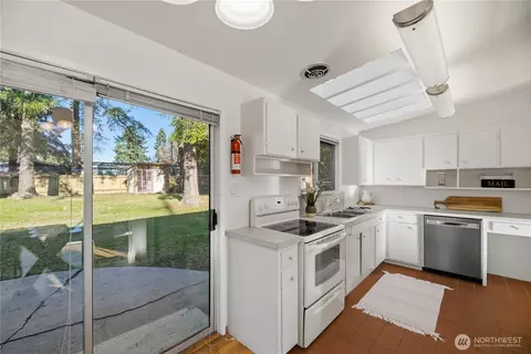 Kitchen - 9004 NE 178th St, Bothell, WA 98011 photo 1 of 8