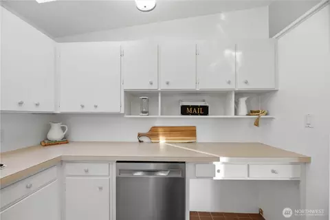 Kitchen - 9004 NE 178th St, Bothell, WA 98011 photo 8 of 8