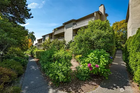 6648 Park Point Way NE #D-111, Seattle, WA 98115