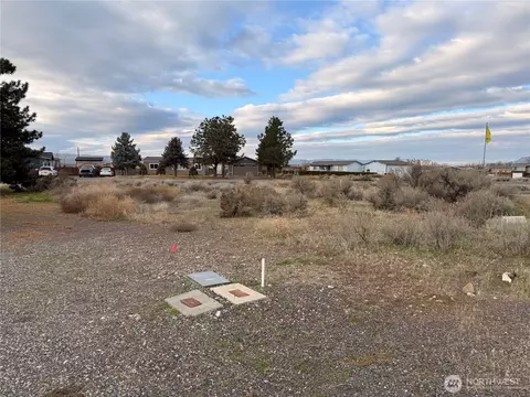 306 Agate Ln SW, Mattawa, WA 99349