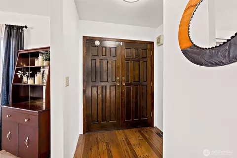 Entry Way - 1655 Wheaton St, Raymond, WA 98577 photo 1 of 2