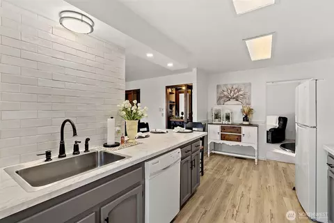 Kitchen - 1655 Wheaton St, Raymond, WA 98577 photo 3 of 5