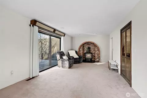 Living - 1655 Wheaton St, Raymond, WA 98577 photo 1 of 1