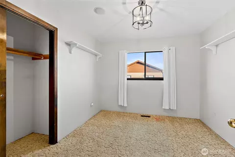 Bedroom - 1655 Wheaton St, Raymond, WA 98577 photo 2 of 4