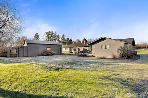 Exterior - 1655 Wheaton St, Raymond, WA 98577 photo 5 of 10