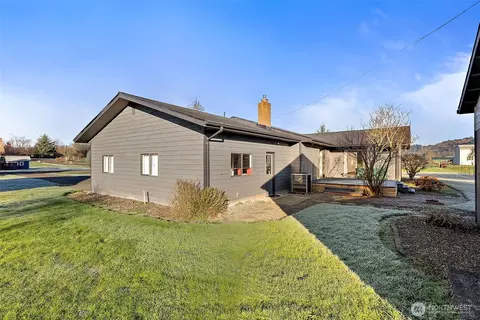 Exterior - 1655 Wheaton St, Raymond, WA 98577 photo 6 of 10