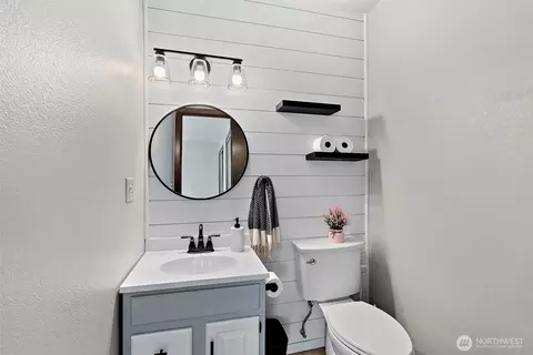 Bath - 1655 Wheaton St, Raymond, WA 98577 photo 2 of 2