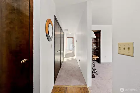 Entry Way - 1655 Wheaton St, Raymond, WA 98577 photo 2 of 2