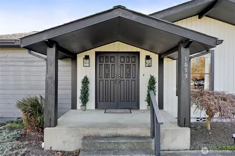 1655 Wheaton St, Raymond, WA 98577