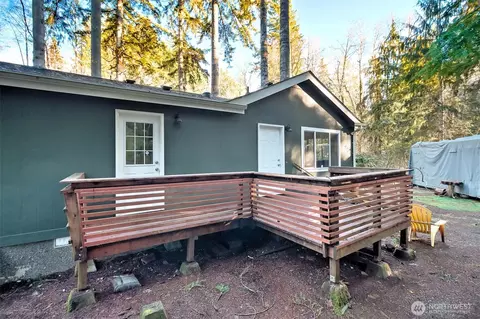 91 N Wigeon Pl, Hoodsport, WA 98548