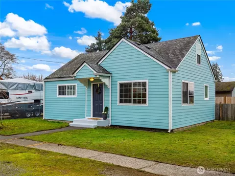 922 5th Ave NW, Puyallup, WA 98371