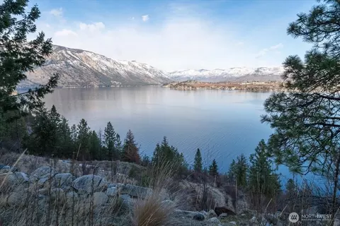 7365 Ridgeview Dr, Chelan, WA 98816