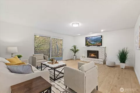 Living - 10629 26th Dr SE, Everett, WA 98208 photo 1 of 3