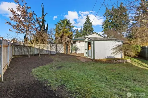 Exterior - 10629 26th Dr SE, Everett, WA 98208 photo 5 of 6