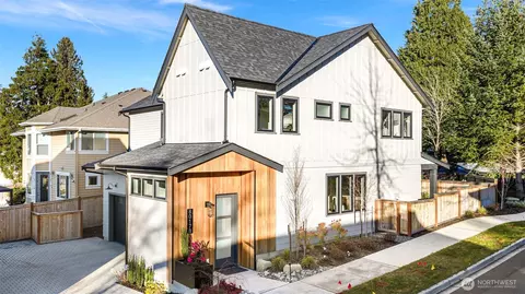 8017 126th Ave NE #B, Kirkland, WA 98033
