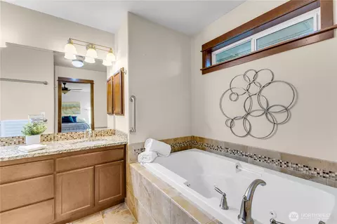 Bath - 15530 Sunset Rd, Bothell, WA 98012 photo 2 of 4
