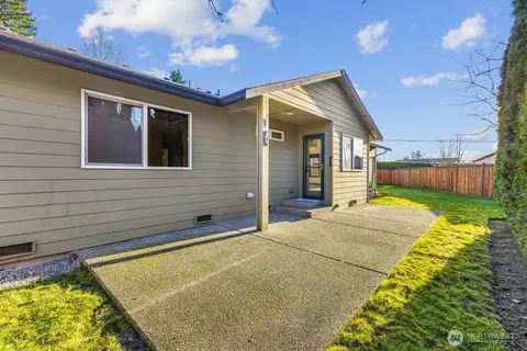 Exterior - 15530 Sunset Rd, Bothell, WA 98012 photo 2 of 4