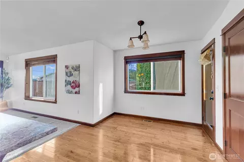 Entry Way - 15530 Sunset Rd, Bothell, WA 98012 photo 2 of 3
