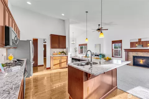 Kitchen - 15530 Sunset Rd, Bothell, WA 98012 photo 2 of 3