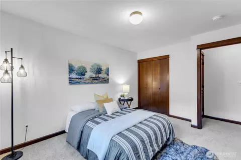 Bedroom - 15530 Sunset Rd, Bothell, WA 98012 photo 2 of 4
